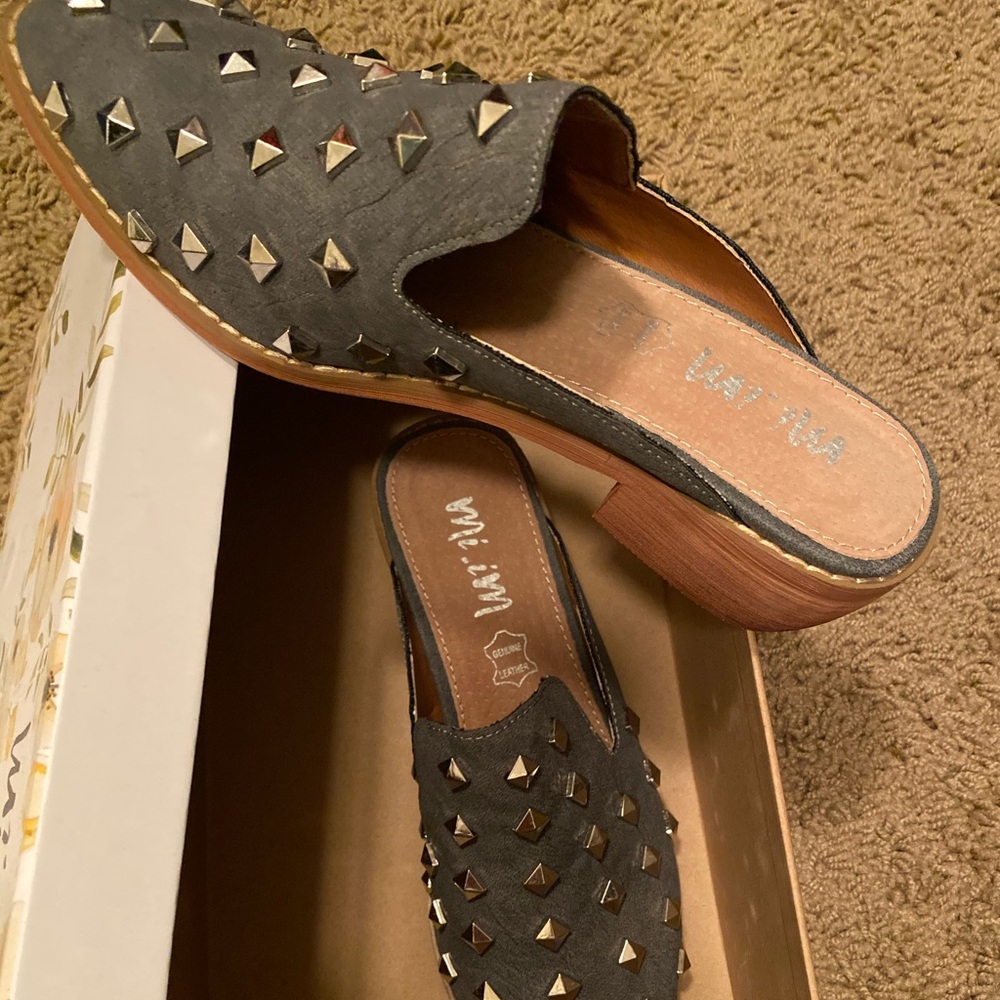 Grey stuffed mules